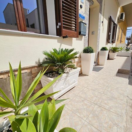 Perla Del Sud - Guest House ランペドゥーザ エクステリア 写真