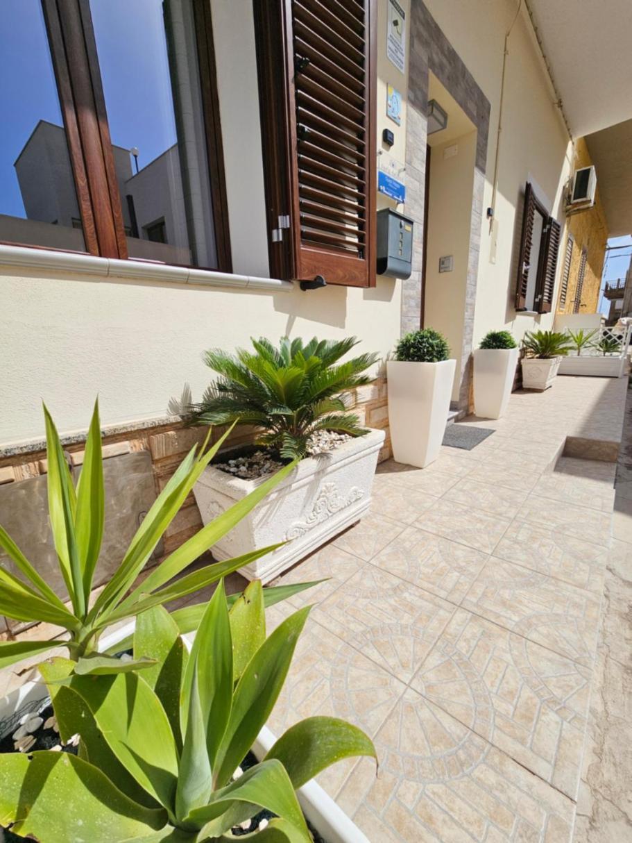 Perla Del Sud - Guest House ランペドゥーザ エクステリア 写真